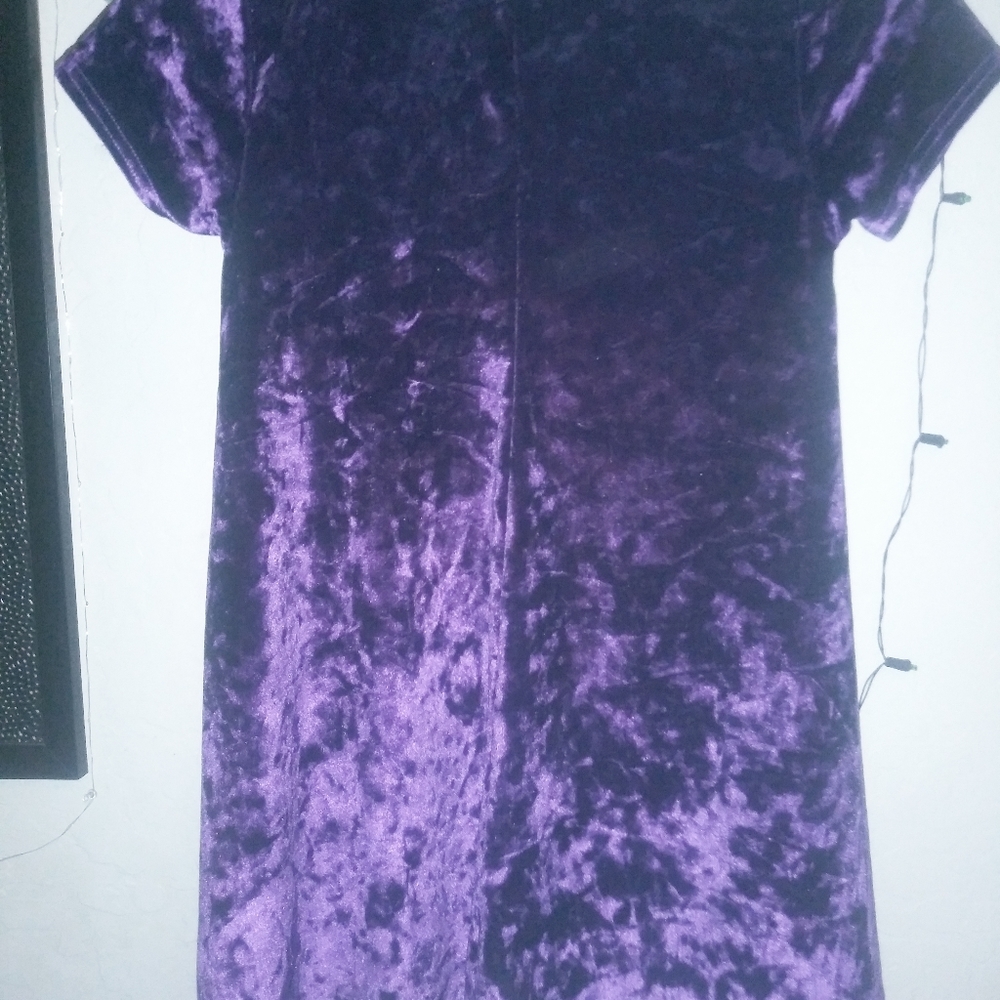 Authentic Disney Store Descendants Dress - Picture 2 of 4